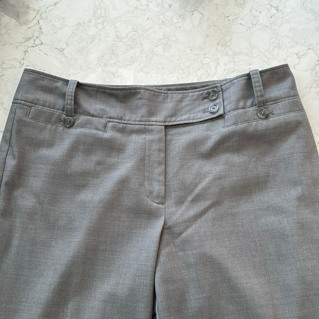 Ann Taylor Signature. Pants Size 8. Grey. Light Weight